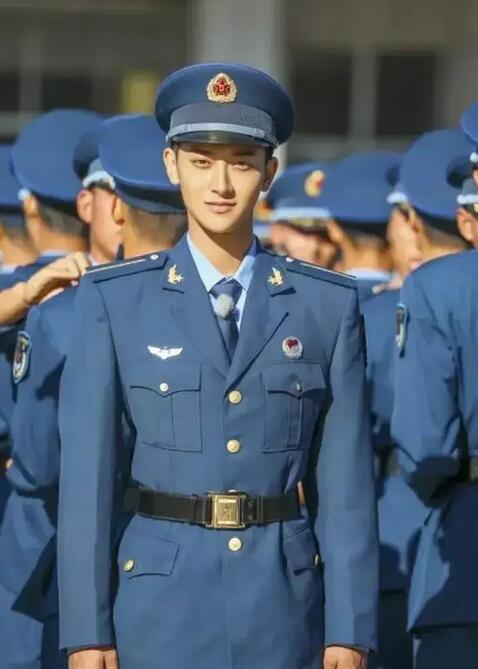 星空军装衣服，探索时尚与历史的交融之美，星空军装时尚，探索历史与时尚的交融之美