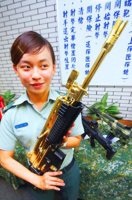 台湾省女兵军装，展现新时代风采的亮丽风景线，台湾女兵军装风采，新时代亮丽风景线展现巾帼英雄本色