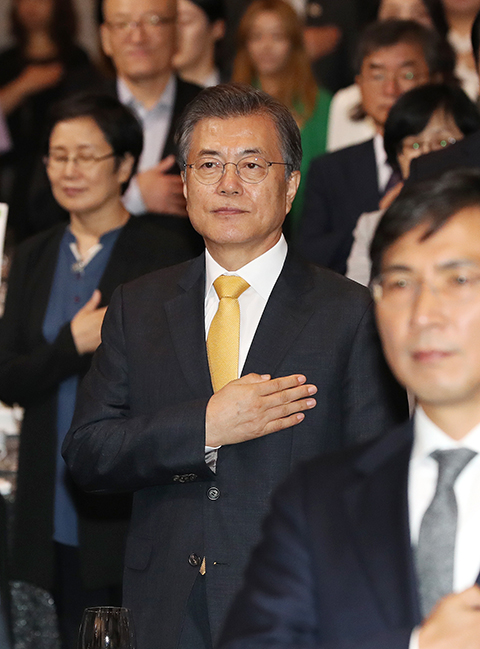 韩国总统文在寅，领导风格与政策展望，韩国总统文在寅的领导风格与政策展望分析