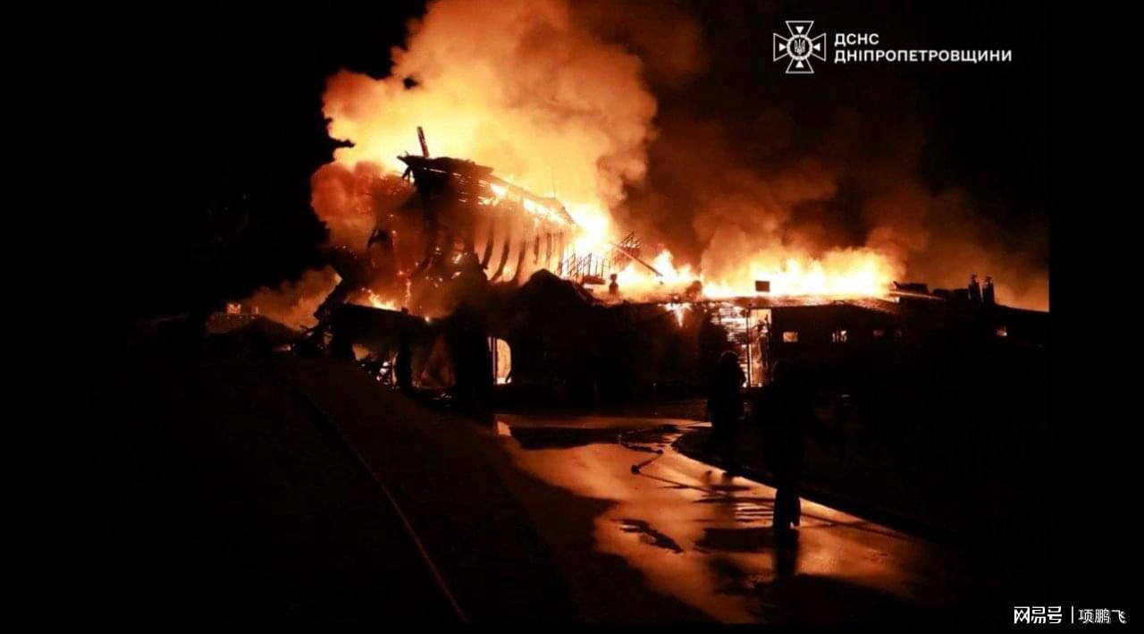 俄军兵营突发大火，数千人紧急疏散，俄军兵营突发大火，大规模疏散行动启动