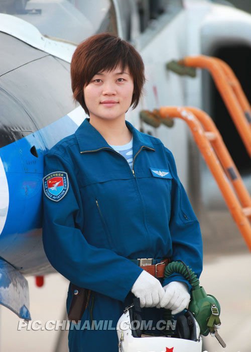 女歼击机飞行员李敏，翱翔蓝天的铿锵玫瑰，女歼击机飞行员李敏，蓝天之上的铿锵玫瑰