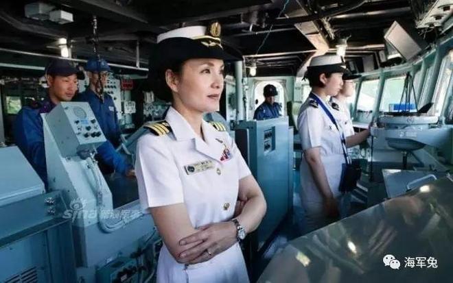 中国海军首艘驱逐舰女舰长，破浪前行的巾帼英雄，中国海军首艘驱逐舰女舰长，巾帼英雄破浪前行