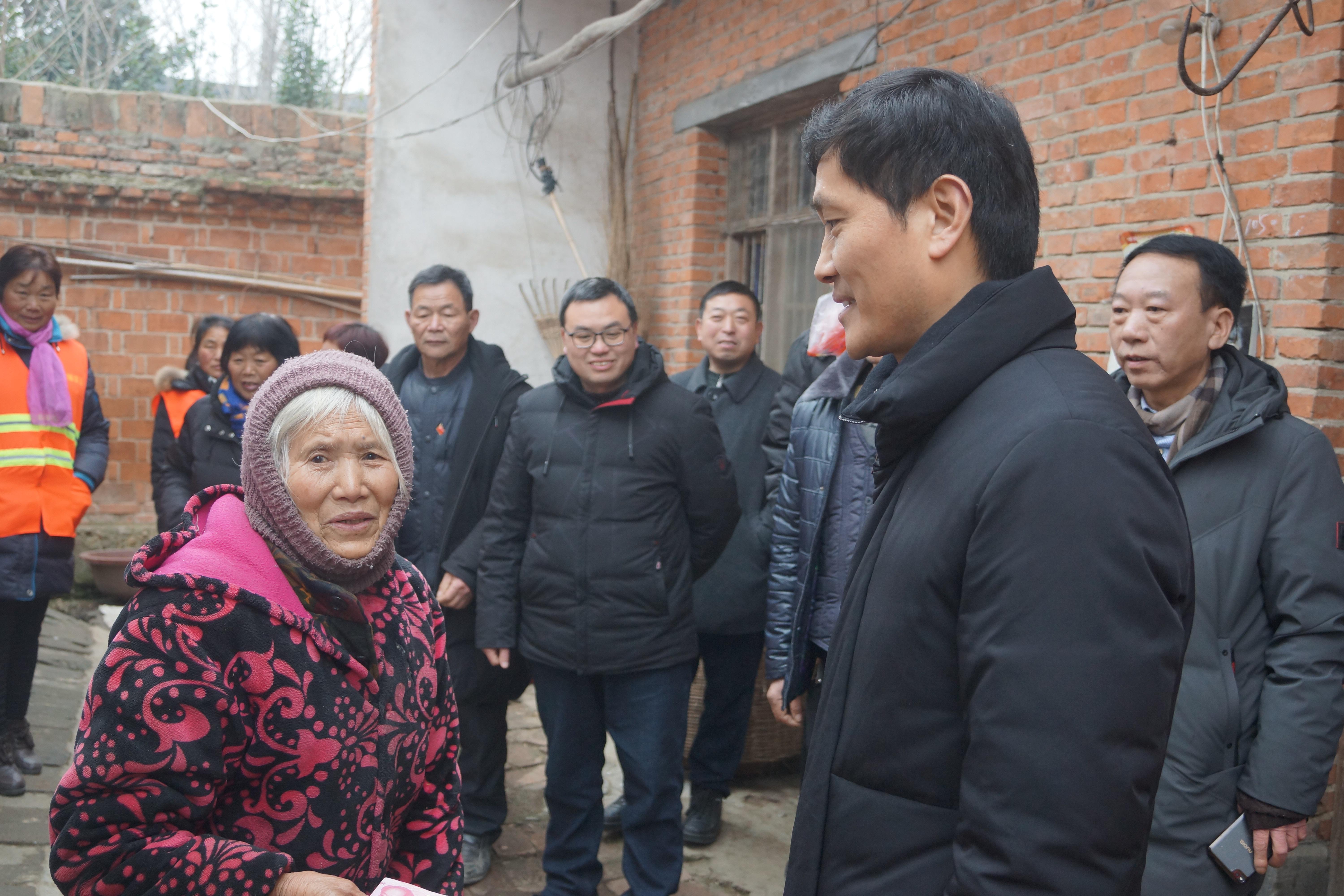 十四集团军杨国卿主任，领导力与专业素养的杰出代表，十四集团军杨国卿主任，领导力与专业能力的杰出典范