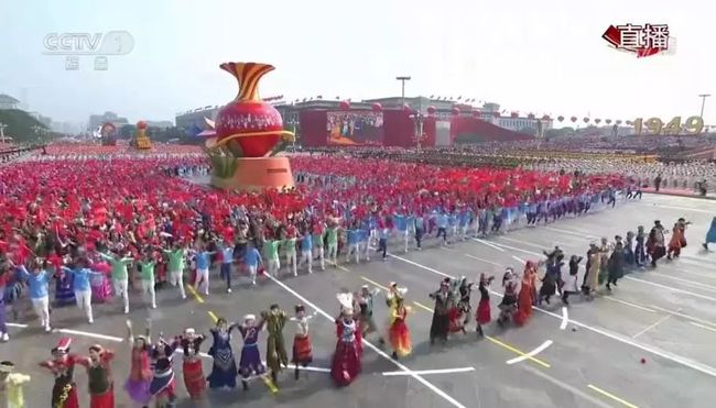 阅兵仪式中的民族团结方阵，展现多元一体的华夏风采，阅兵仪式中的民族团结方阵，展现华夏多元一体风采