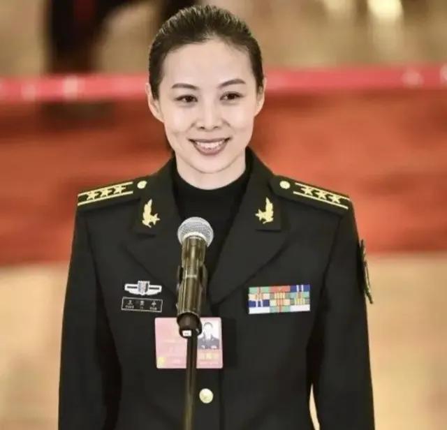俄军军服，历史演变与现代风貌，俄军军服，历史演变与现代风采