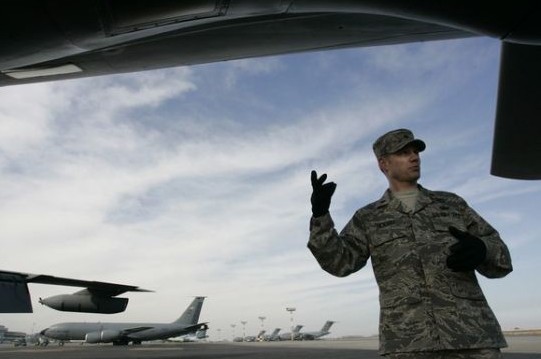 马纳斯美国空军基地，战略枢纽与军事力量的象征，马纳斯空军基地，战略枢纽与军事力量的象征