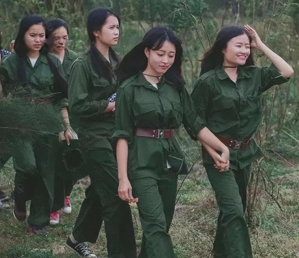 越南视角下的中国女兵，影像中的坚韧与力量，越南视角下的中国女兵，影像展现坚韧与力量