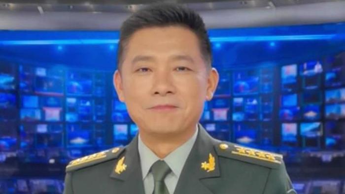 中央军事频道主持人逗号，声音与形象的完美结合，中央军事频道主持人逗号，声形俱佳的完美结合典范