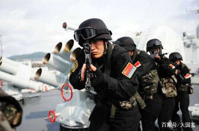 当海盗遇上中国海军，一场意料之外的海上相遇，海盗与中国海军的意外海上相遇