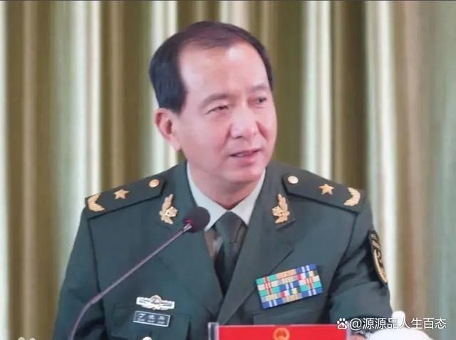 丁晓兵事迹简介，一位英勇无畏的军人的壮丽人生，丁晓兵，英勇军人壮丽人生的壮丽事迹简介