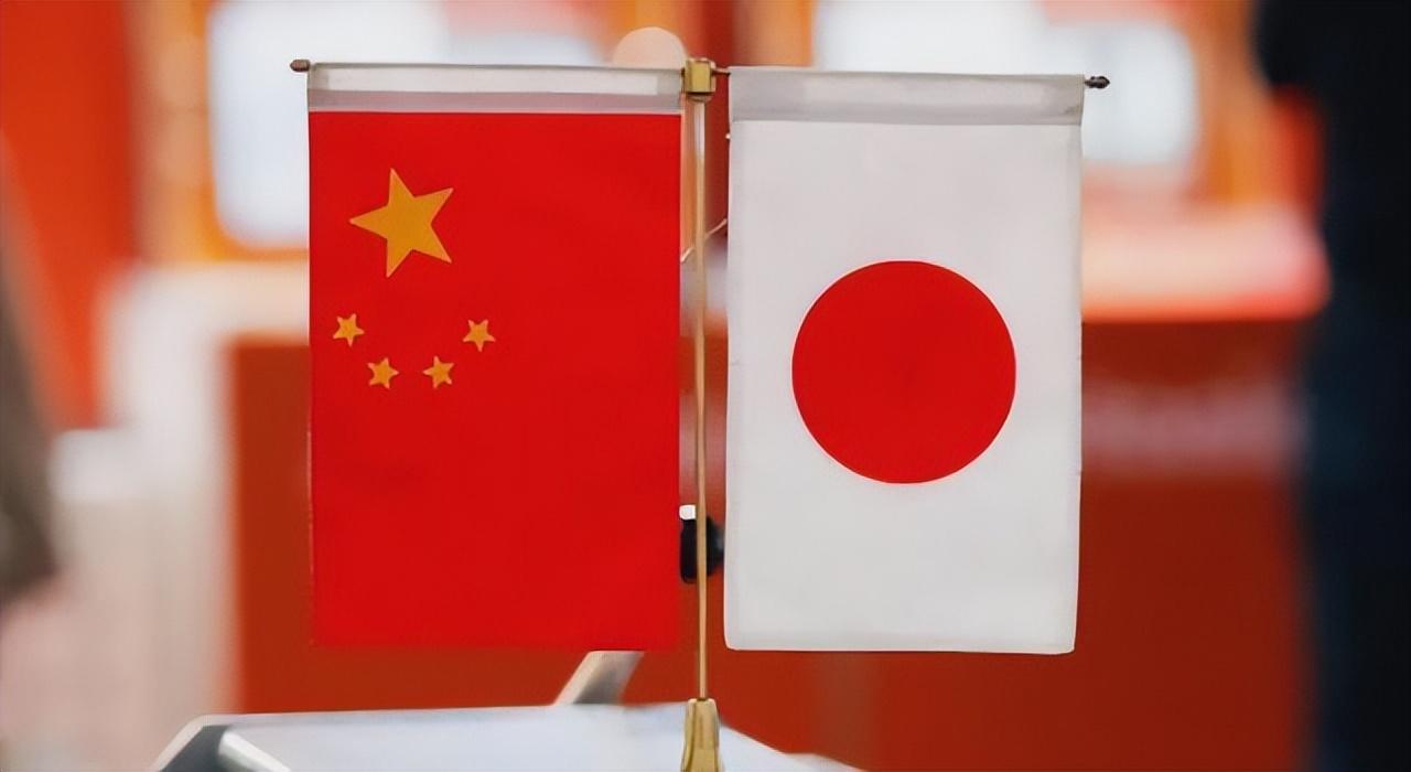 西方军事评论家，观察、分析与预测军事动态的角色，西方军事评论家角色，观察、分析与预测军事动态的研究者
