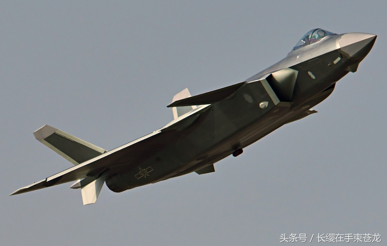 歼20与F-22，究竟谁更厉害？，歼20与F-22，谁更胜一筹？