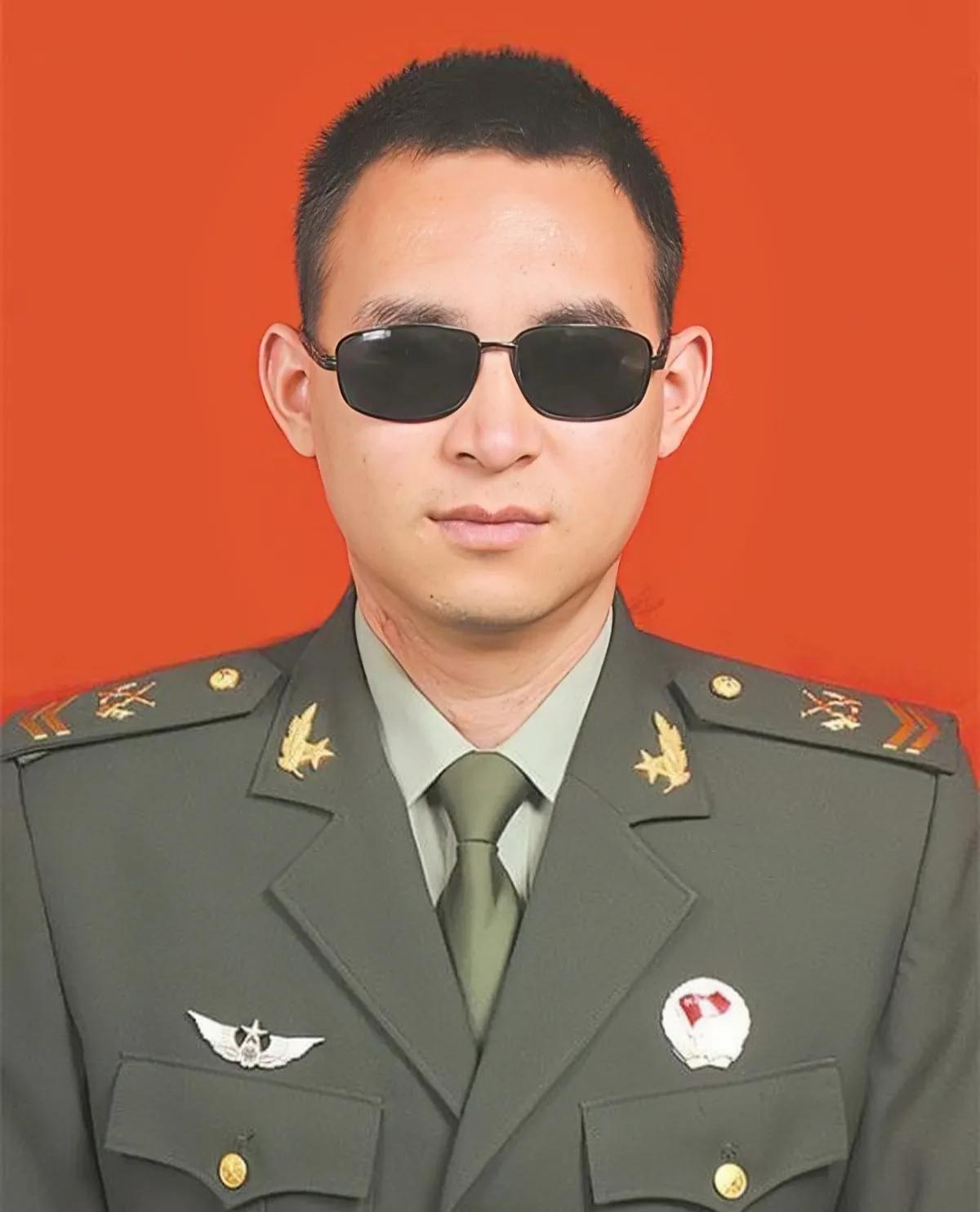 杜富国