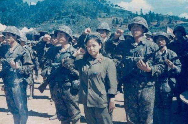 女兵死后不被放过，对逝去英雄的尊重与反思，女兵之死，尊重与反思逝去的英雄