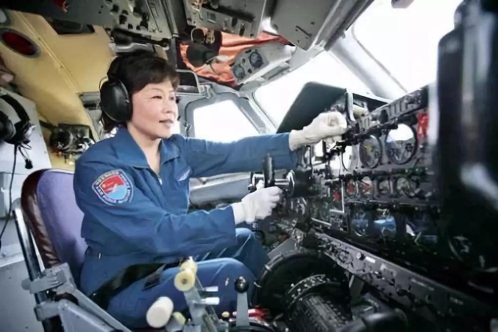 中国最美女飞行员图片的魅力与风采，中国最美女飞行员，魅力与风采展示