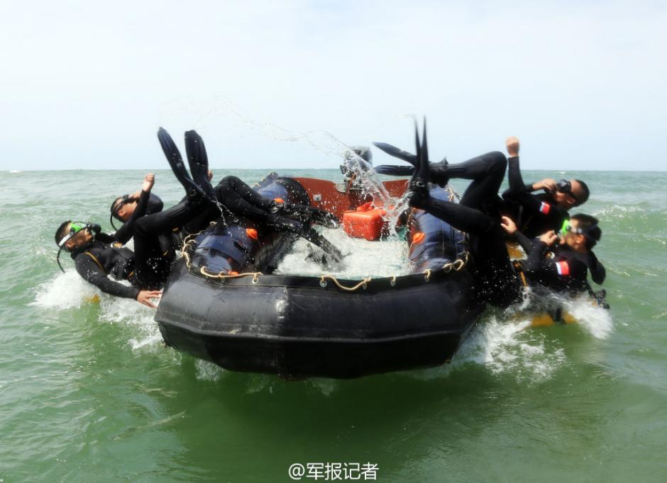 海军陆战队蛙人训练，锻造深海利刃，海军陆战队蛙人锻造深海利刃，锤炼精英特种部队训练纪实