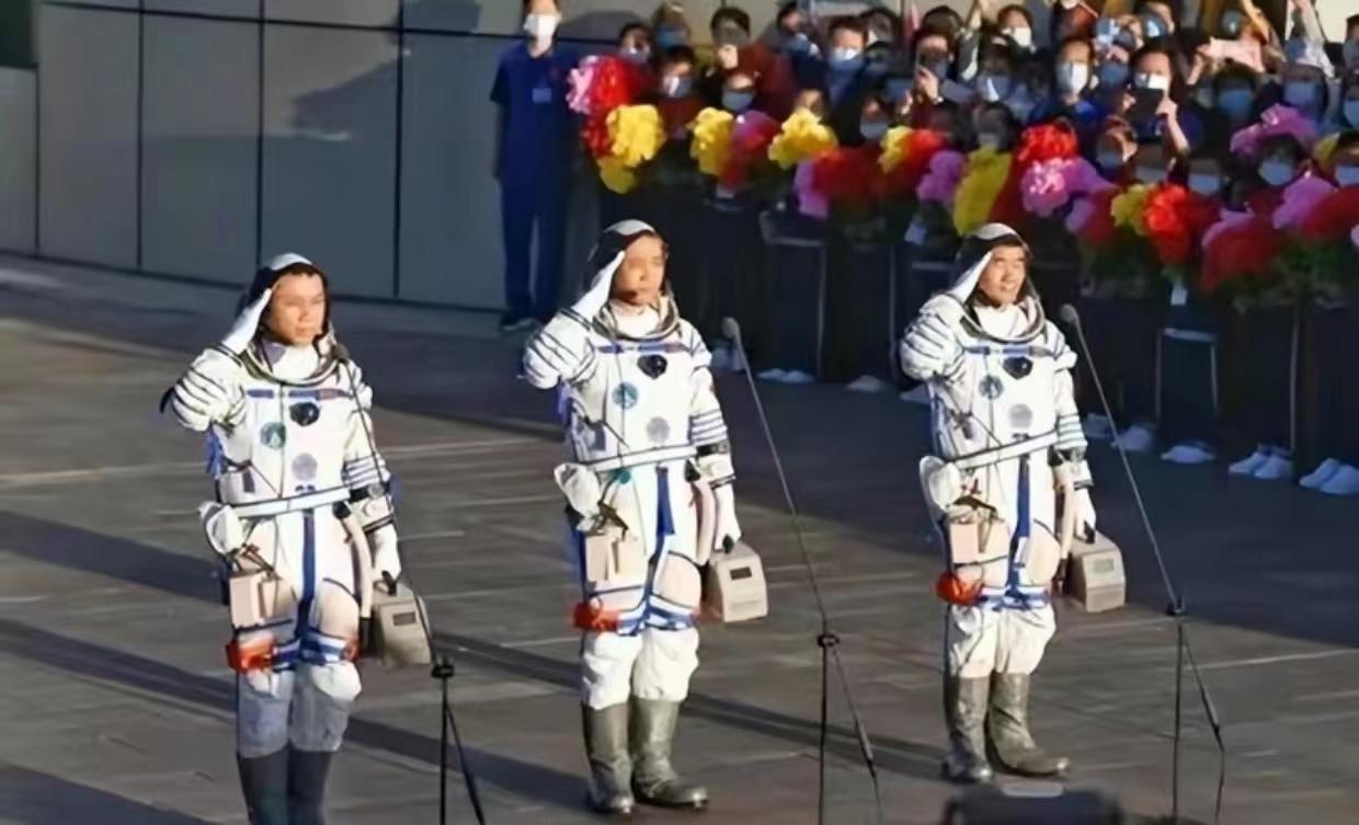 八一勋章，荣耀背后的战争印记，八一勋章，荣耀与战争印记的双重见证