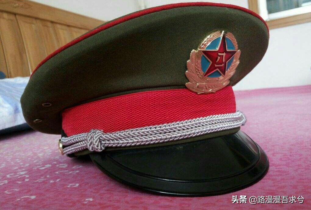 军官帽子与士兵帽子之间的区别，历史、象征与功能，军官与士兵帽子的差异，历史背景、象征意义与功能探讨