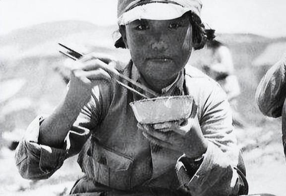 八路女战士的英勇抵抗，鬼子侵袭下的坚韧与毅力，八路女战士的英勇抵抗，鬼子侵袭下的不屈意志