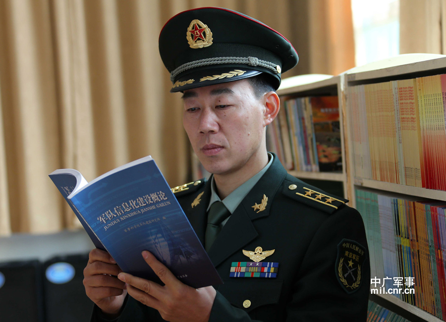 陆航局盛建忠，领航航空事业的杰出领导者，陆航局盛建忠，航空事业的卓越领航者