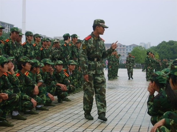 武警内卫服装图片，展现军威与荣耀的象征，武警内卫服装，展现军威与荣耀的典范图片