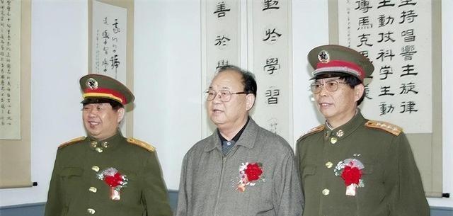 高原黑鹰直升机，翱翔在高原之巅的空中力量，高原黑鹰直升机，高原之巅的空中霸主
