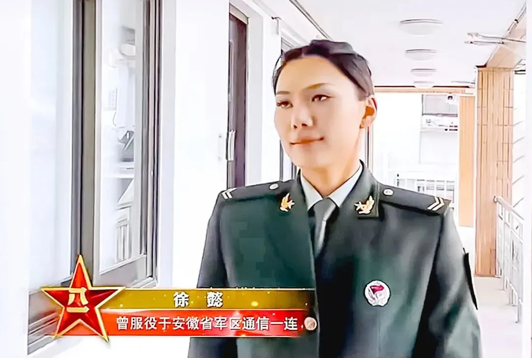 最美女兵退伍，荣耀与未来的交织，最美女兵退伍，荣耀与未来的碰撞