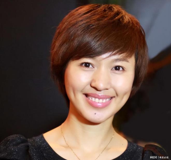 中央七台女主持黄子轩，星光熠熠的传媒新星，中央七台女主持黄子轩，传媒界耀眼新星