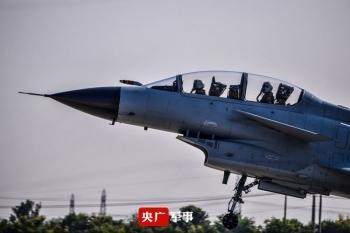 歼-20图片与飞行图，揭示中国新一代隐身战斗机的风采，揭秘，歼-20隐身战斗机风采与飞行图全解析