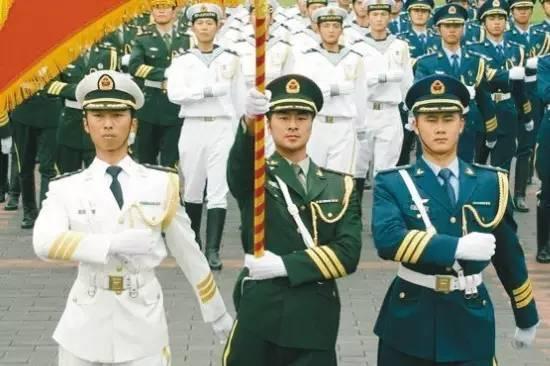 不同军种服装，多彩军界的独特风采，多彩军装，展现不同军种独特风采