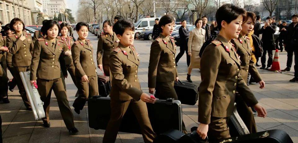 中国女兵穿的鞋，时尚与力量的完美结合，中国女兵鞋履，时尚与力量的完美融合