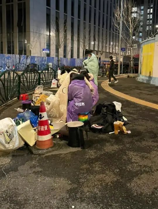 解放军进驻上海露宿街头纪录片，历史见证与时代记忆，解放军进驻上海露宿街头的历史见证与时代记忆纪录片