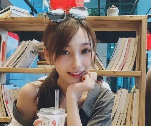叶知秋与军事频道，探索军事领域的深度洞察者，叶知秋与军事频道，深度探索军事领域的洞察者