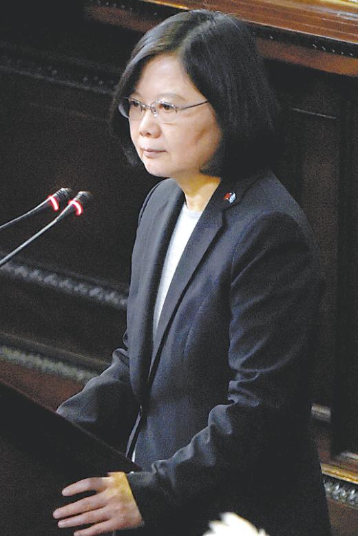 2024时事热点及点评，未来一年的挑战与机遇，2024时事热点展望，挑战与机遇并存