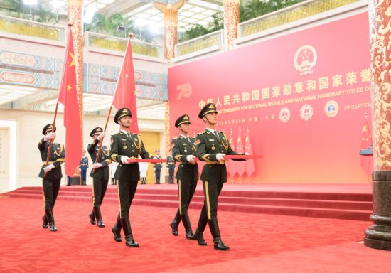 七一勋章与八一勋章，荣誉之巅的对比，七一勋章与八一勋章，荣誉之巅的对比与探析