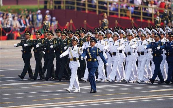 国庆阅兵方队介绍词，国庆阅兵方队精彩介绍词