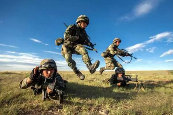 朱日和195旅的李继武，英雄之魂与时代之光，李继武，英雄之魂闪耀朱日和，时代之光照亮前行之路