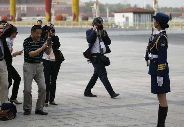中国女兵仪仗队图片大全大图，荣耀与力量的展现，中国女兵仪仗队风采，荣耀与力量的完美展现