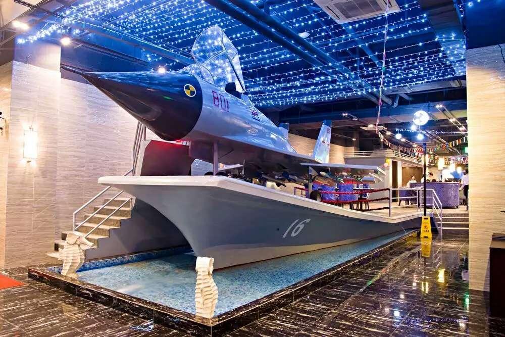 航空母舰主题酒店，融合军事文化与奢华舒适的住宿体验，航空母舰主题酒店，军事文化与奢华住宿的完美结合体验