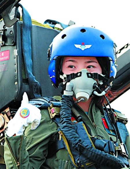 战斗机飞行员妻子的独特角色与挑战，战斗机飞行员妻子的角色与挑战，独特视角下的生活体验