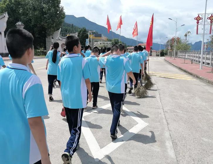 今日主要新闻摘要，今日新闻概览