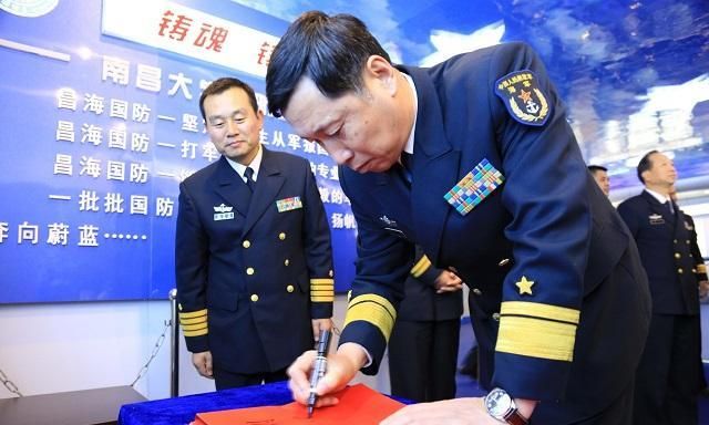 昆仑舰政委，领航者的使命与担当，昆仑舰政委的使命与担当，领航者的责任与荣耀
