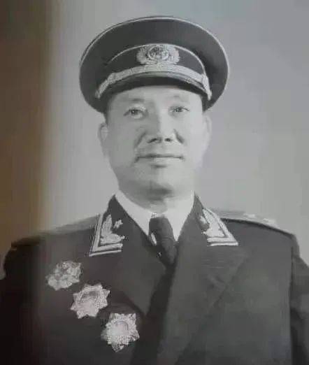 现任陕西籍上将简历，荣耀与担当，陕西籍上将的荣耀与担当，生平简历概览