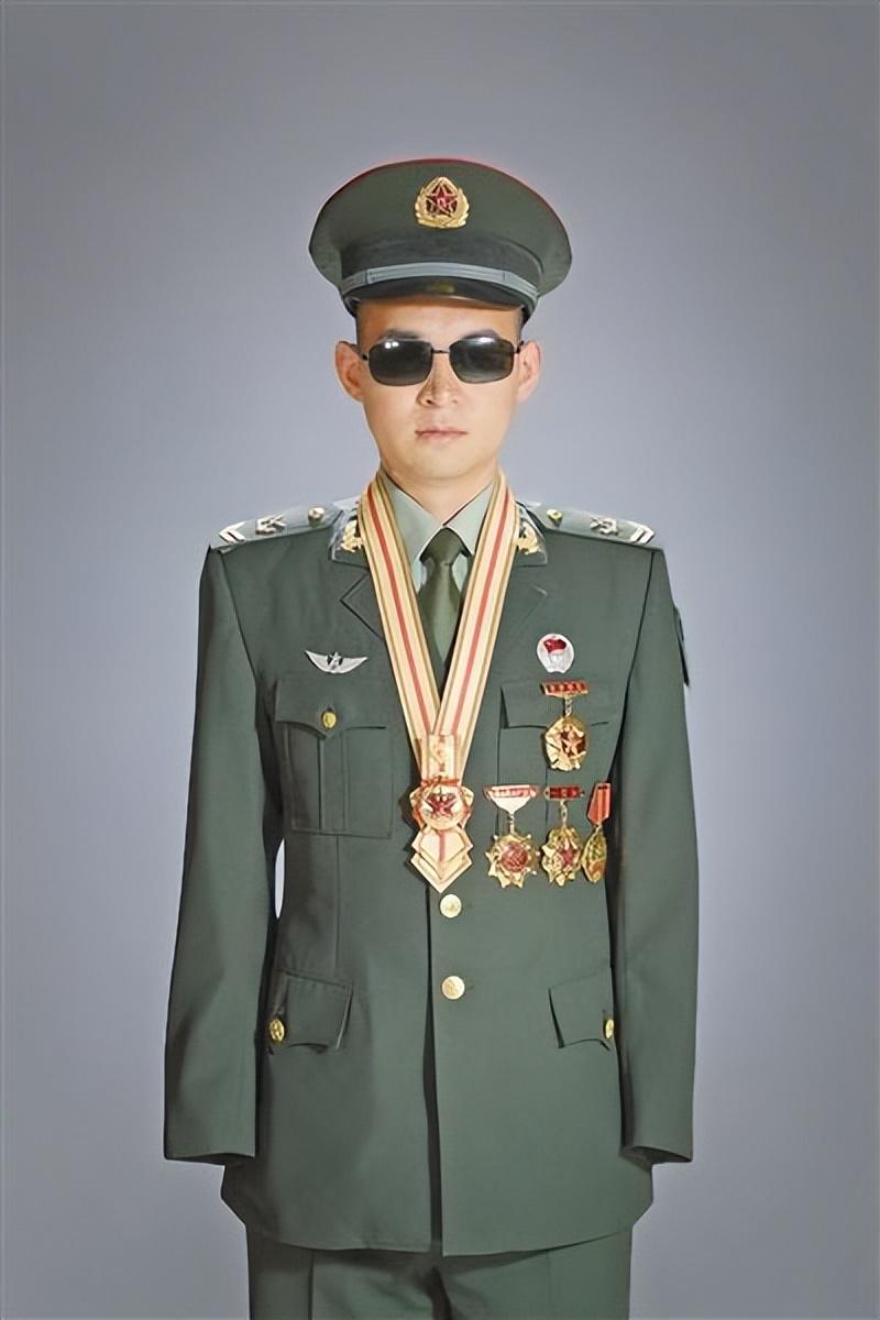 最新八一勋章获得者,荣誉背后的英雄赞歌,八一勋章获得者荣誉背后的英雄赞歌,致敬英雄赞歌