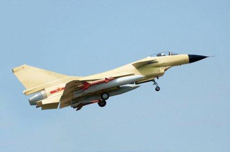 J-10是重型战斗机吗?探究其定位与特点,J-10重型战斗机的定位与特点探究