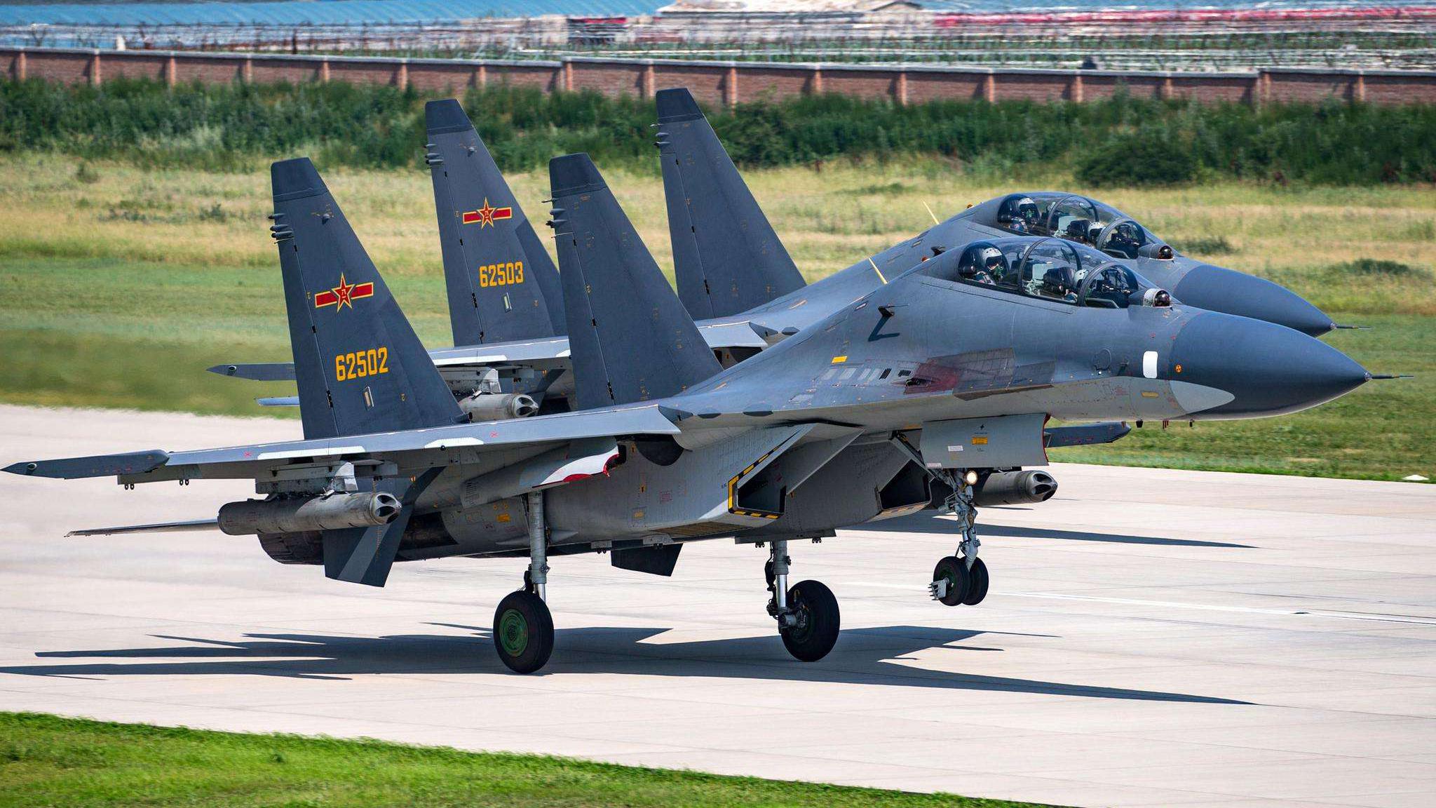 歼-16战斗机与苏-30,技术传承与创新之路,歼-16与苏-30,技术传承与创新之旅