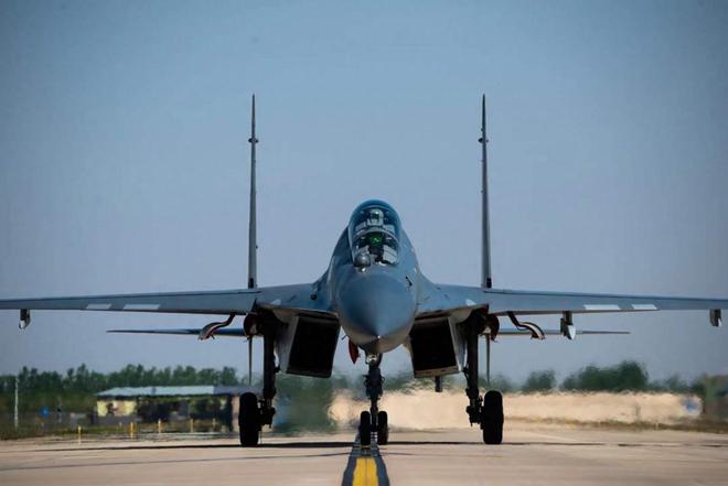 歼-16战斗机与苏-30,技术传承与创新之路,歼-16与苏-30,技术传承与创新之旅