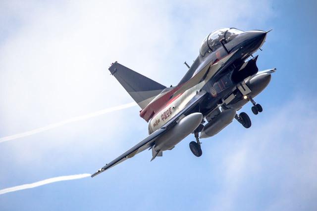 歼-10战斗机,中国的骄傲,而非美国的标签,歼-10战斗机,中国的骄傲,美国标签之外的风采