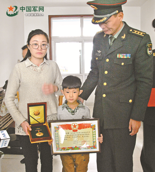 烈士与一等功,究竟哪个更为厉害?,烈士与一等功,荣誉背后的深度解读与对比