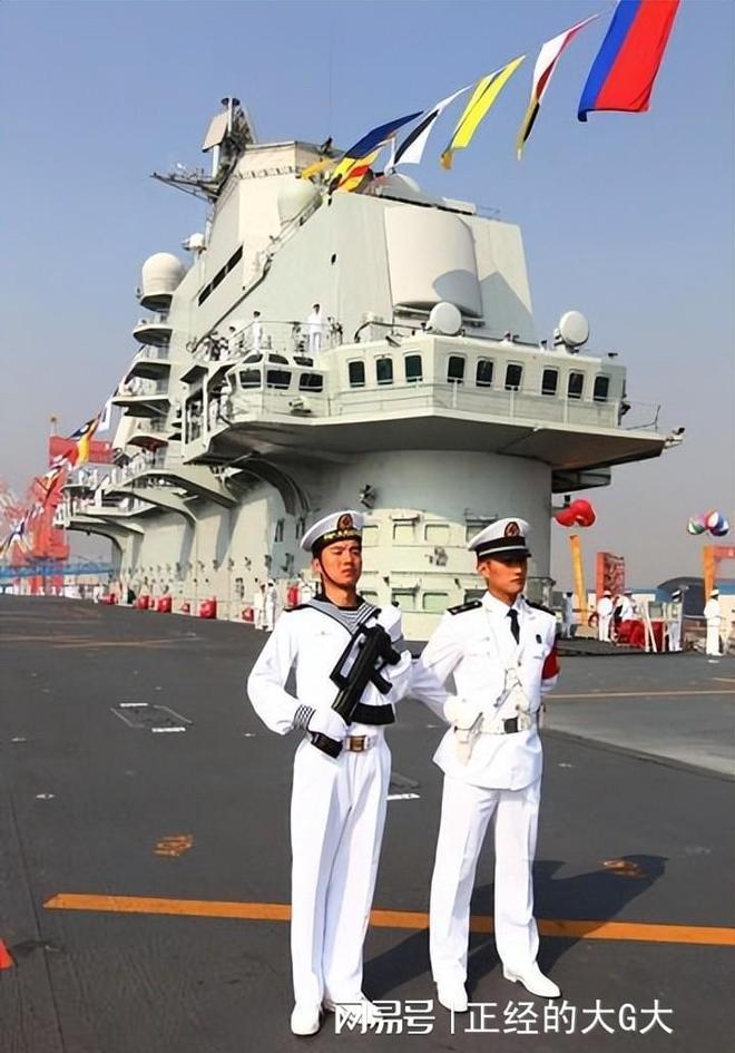 快板夸航天母舰,探索星辰大海的威武之舟,快板赞航天母舰,星辰大海威武探索之舟